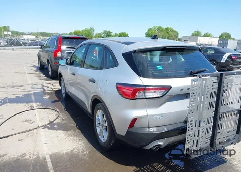 2020 Ford Escape S z USA, uszkodzony, nr VIN 1FMCU0F62LUA22703